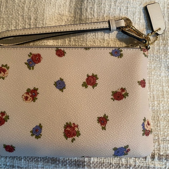 Authentic Coach Wristlet - floral NWOT never used - Picture 4 of 5